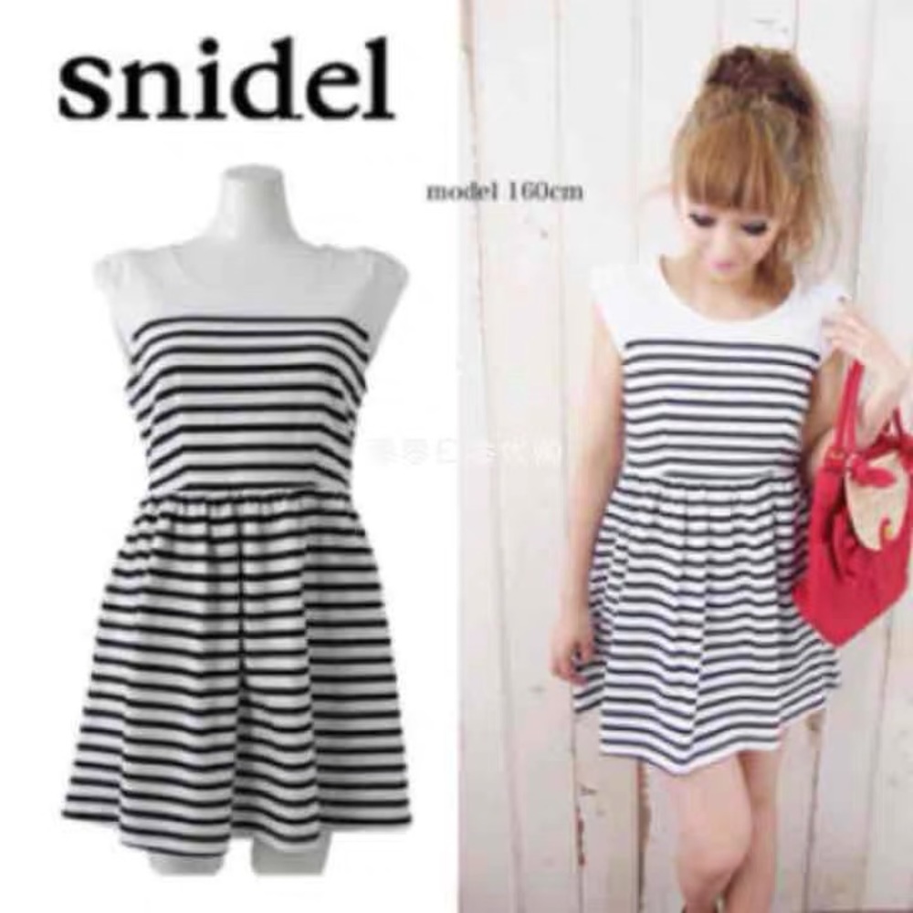 3/$30 NWOT Snidel Kawaii Japanese stripes mini dress for Xs size or teen size